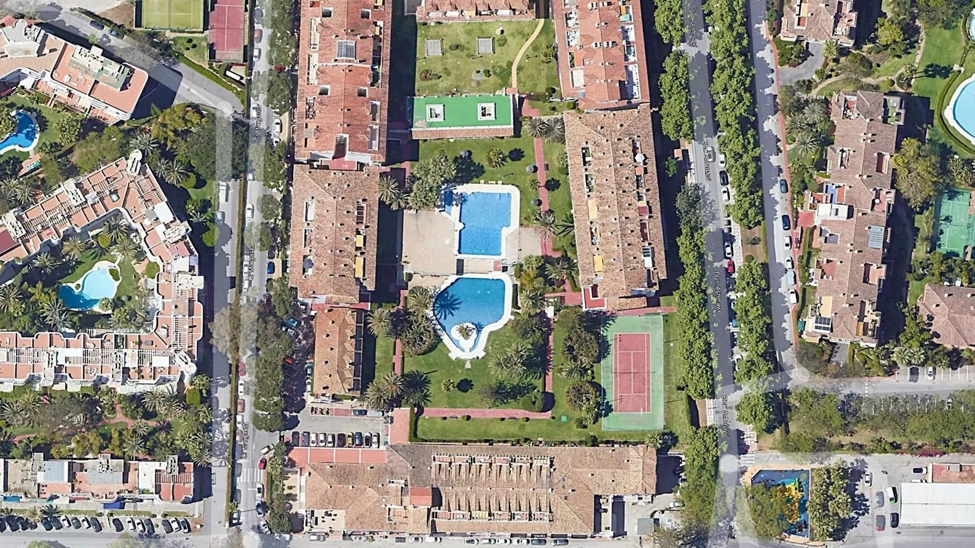 Iron House - Luxury Penthouse With Bathtub Apartment Marbella