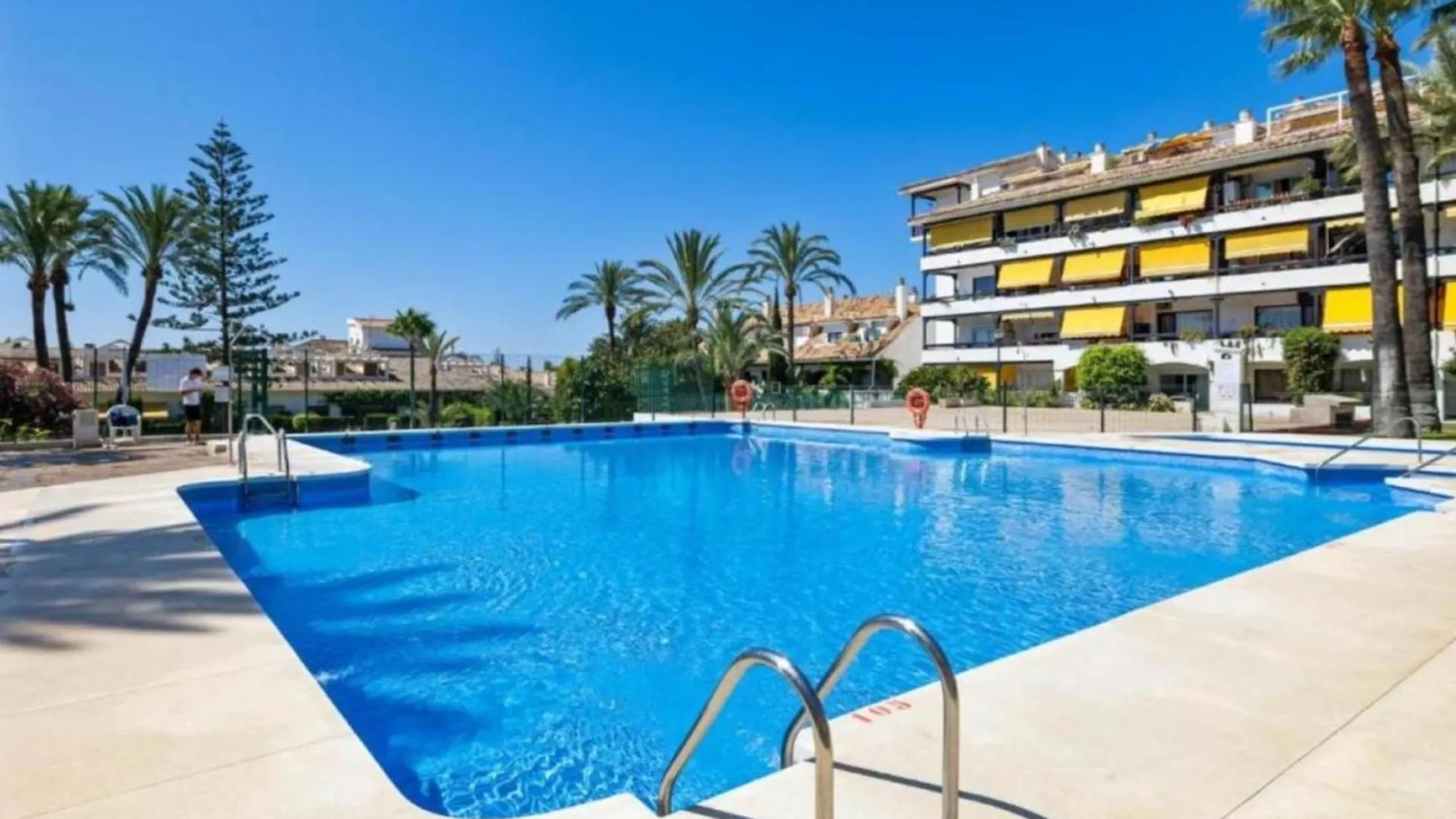 Iron House - Luxury Penthouse With Bathtub Apartment Marbella