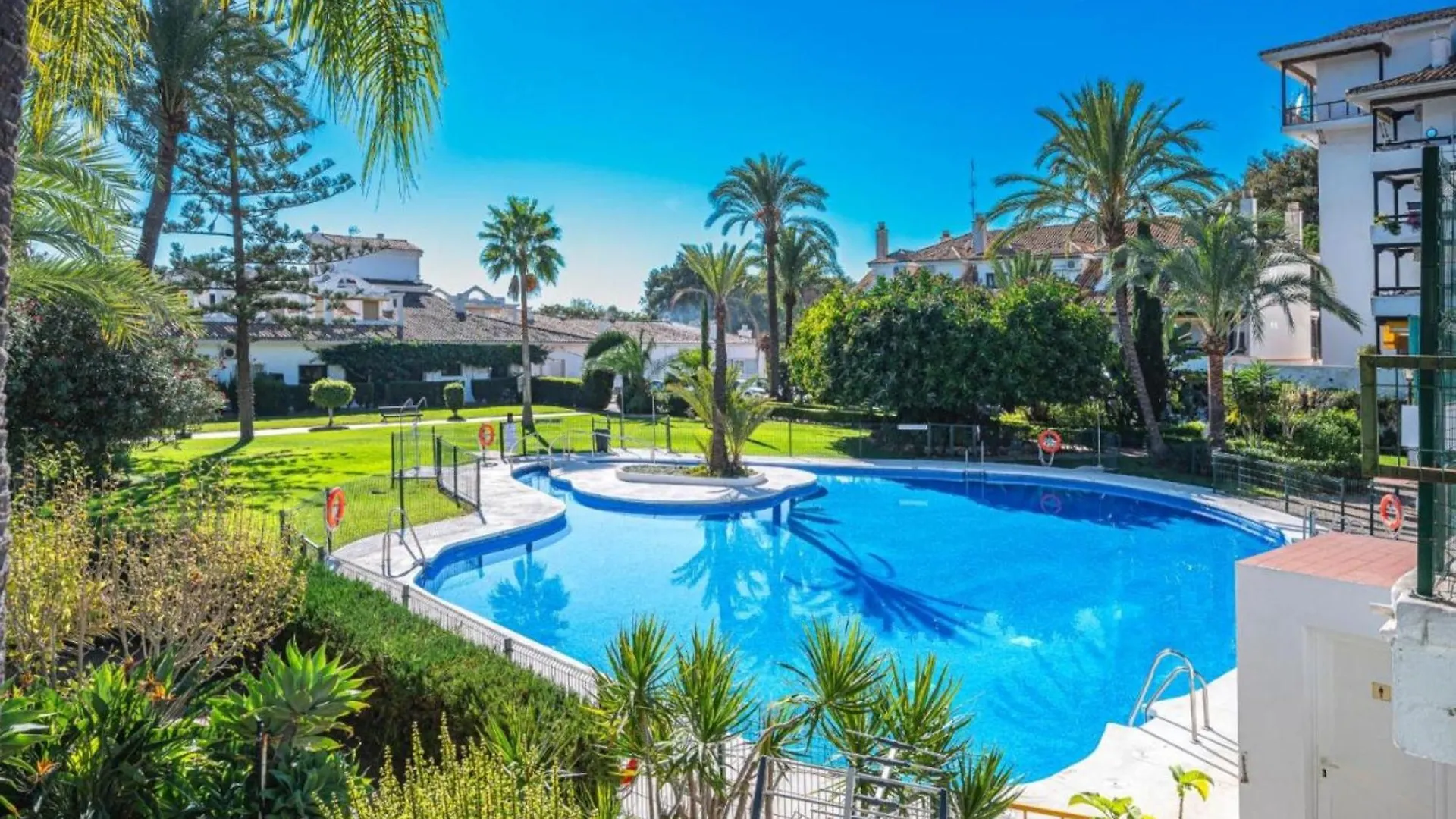 Iron House - Luxury Penthouse With Bathtub Apartment Marbella 0*,  Spain