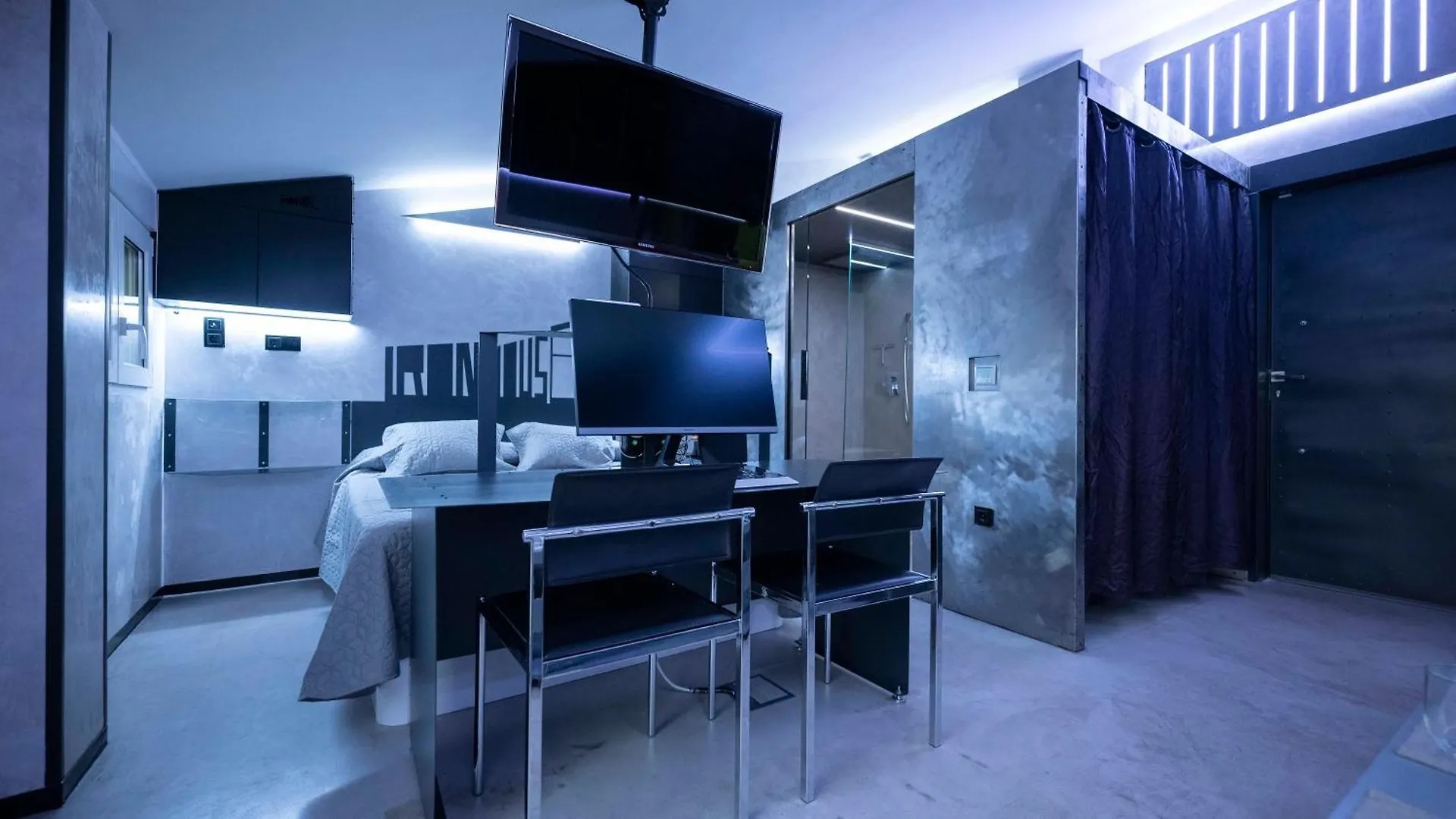 Iron House - Luxury Penthouse With Bathtub Apartment Marbella