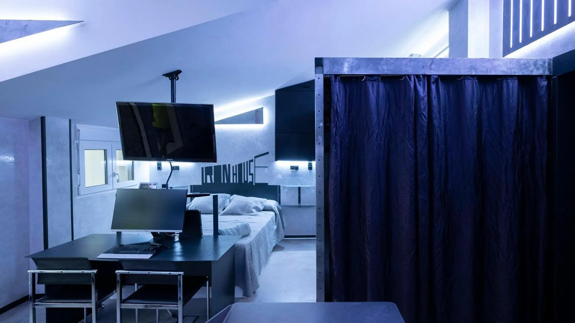 Iron House - Luxury Penthouse With Bathtub Apartment Marbella
