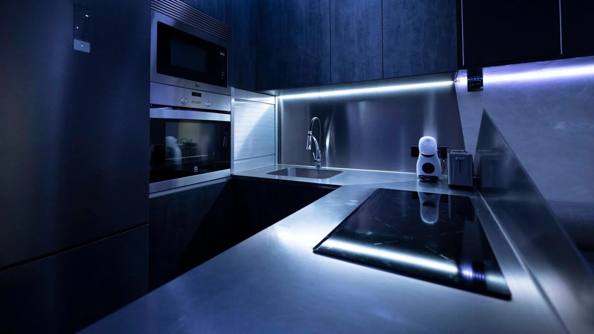 Iron House - Luxury Penthouse With Bathtub Apartment Marbella
