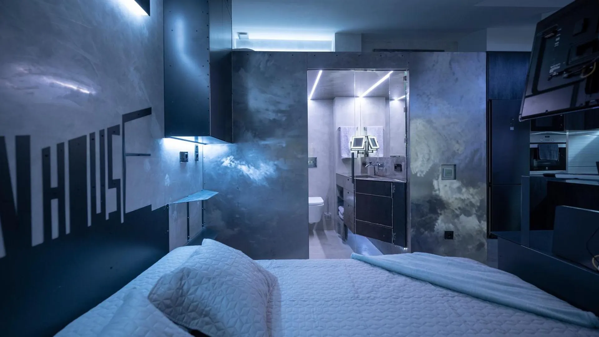 Iron House - Luxury Penthouse With Bathtub Apartment Marbella 0*,  Spain