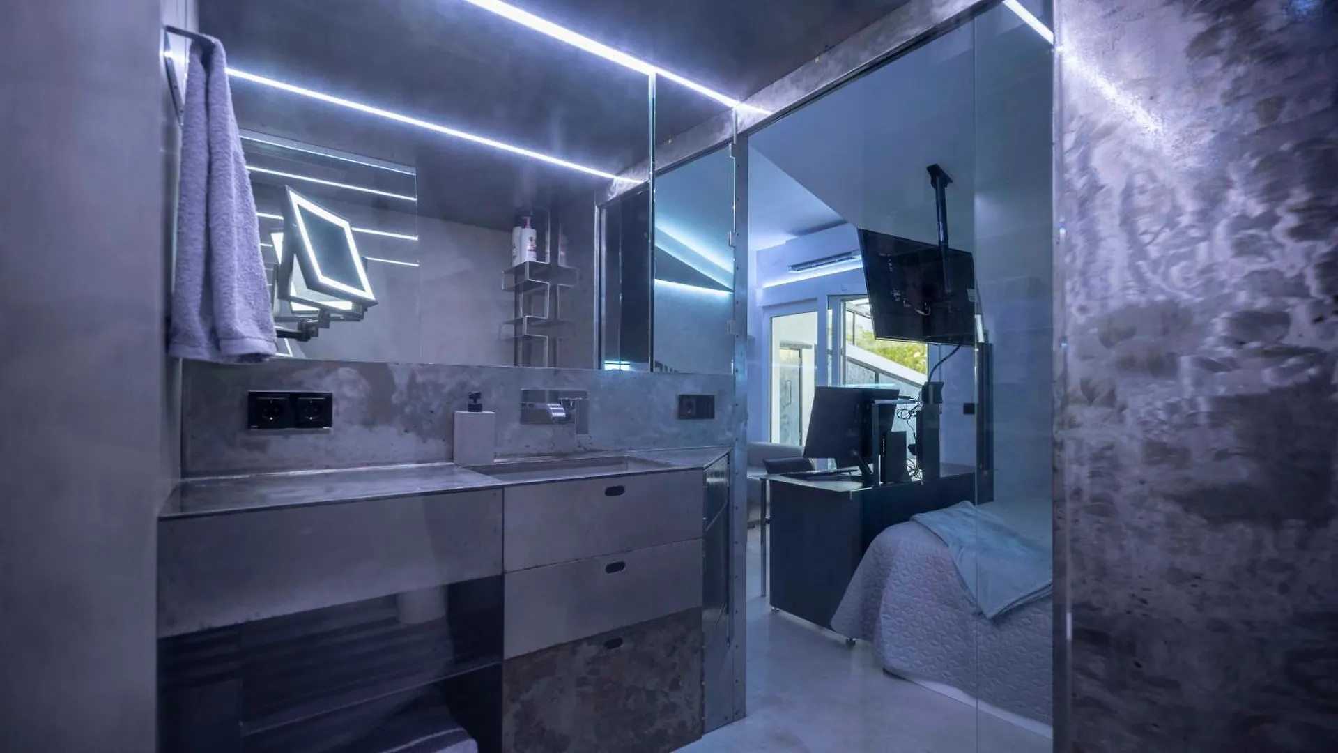 Iron House - Luxury Penthouse With Bathtub Apartment Marbella