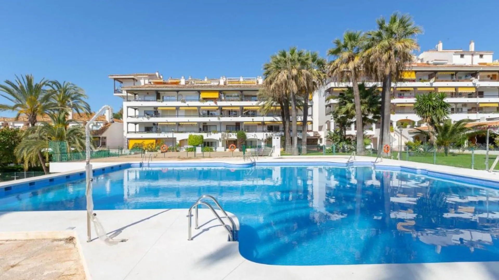 Iron House - Luxury Penthouse With Bathtub Apartment Marbella