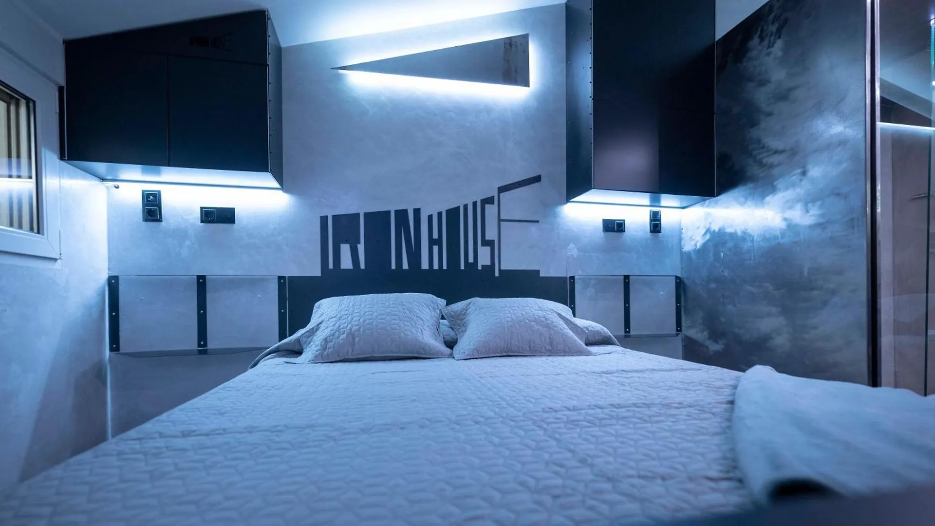 Iron House - Luxury Penthouse With Bathtub Apartment Marbella