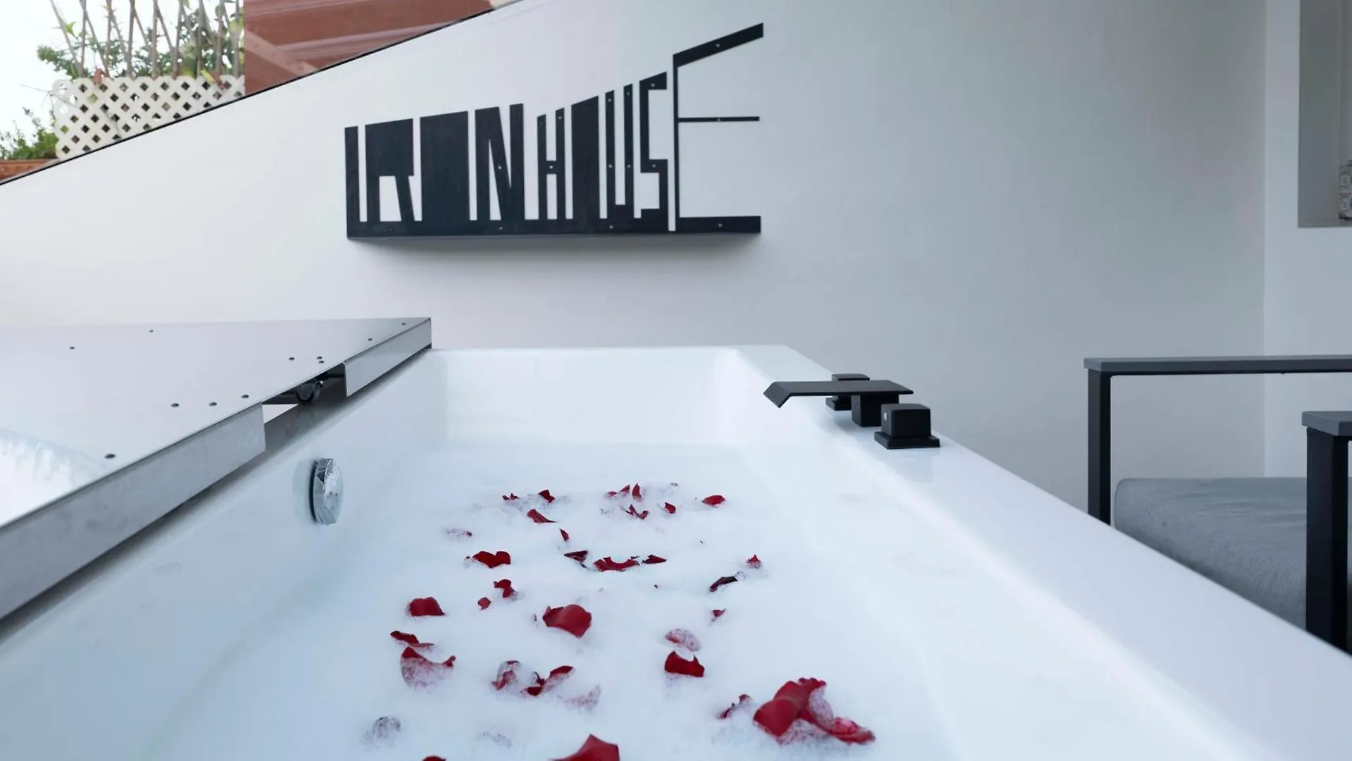 Iron House - Luxury Penthouse With Bathtub Apartment Marbella