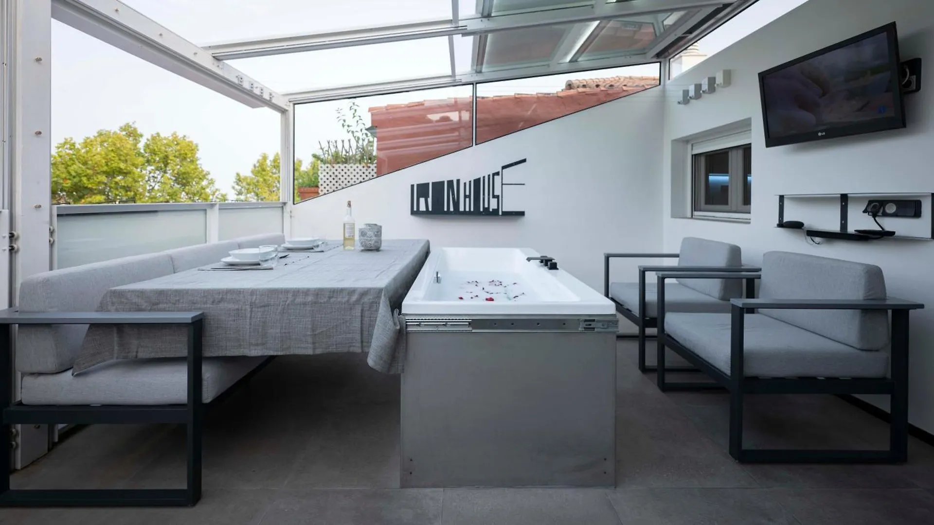 Iron House - Luxury Penthouse With Bathtub Apartment Marbella