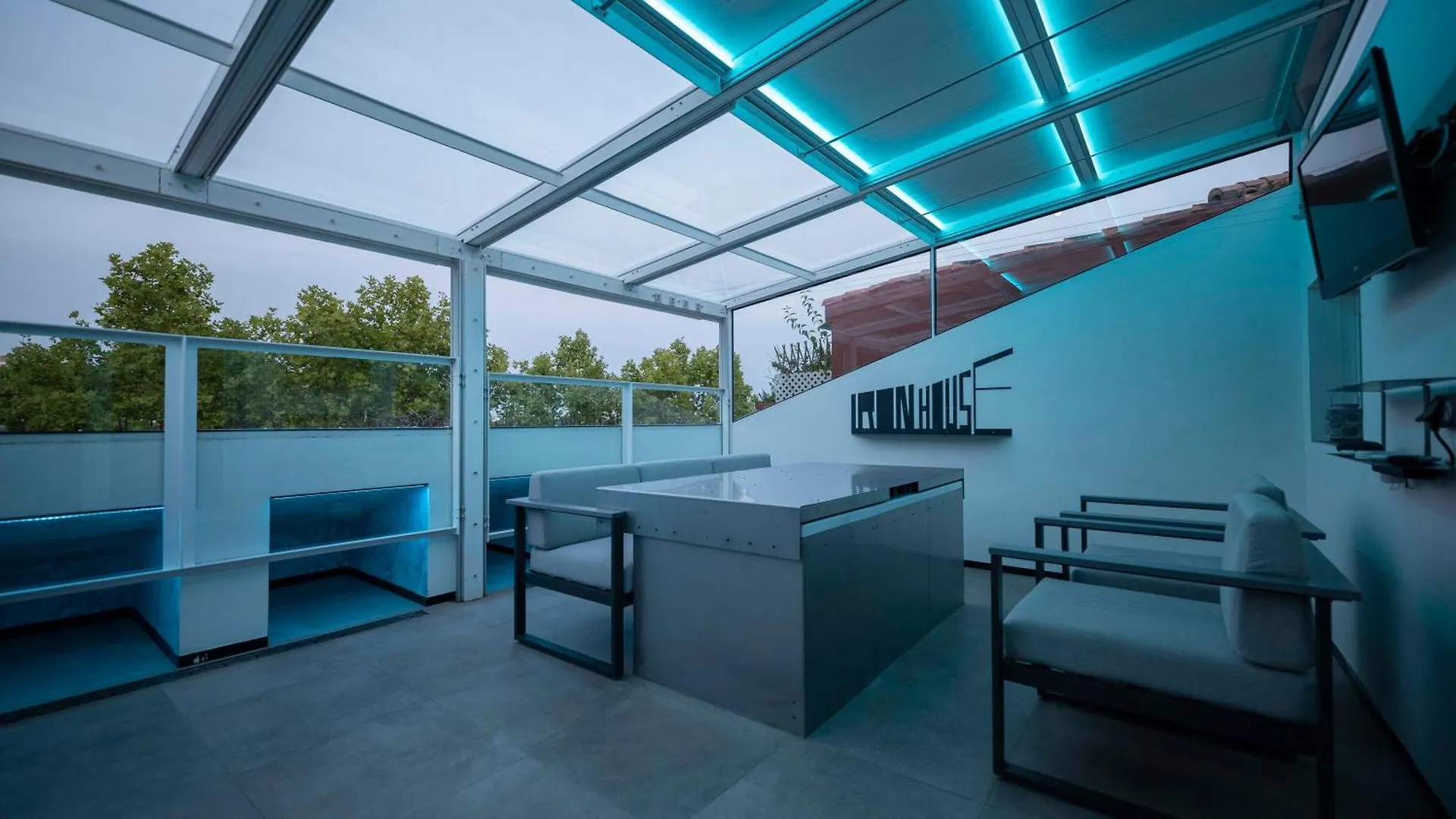 Iron House - Luxury Penthouse With Bathtub Apartment Marbella