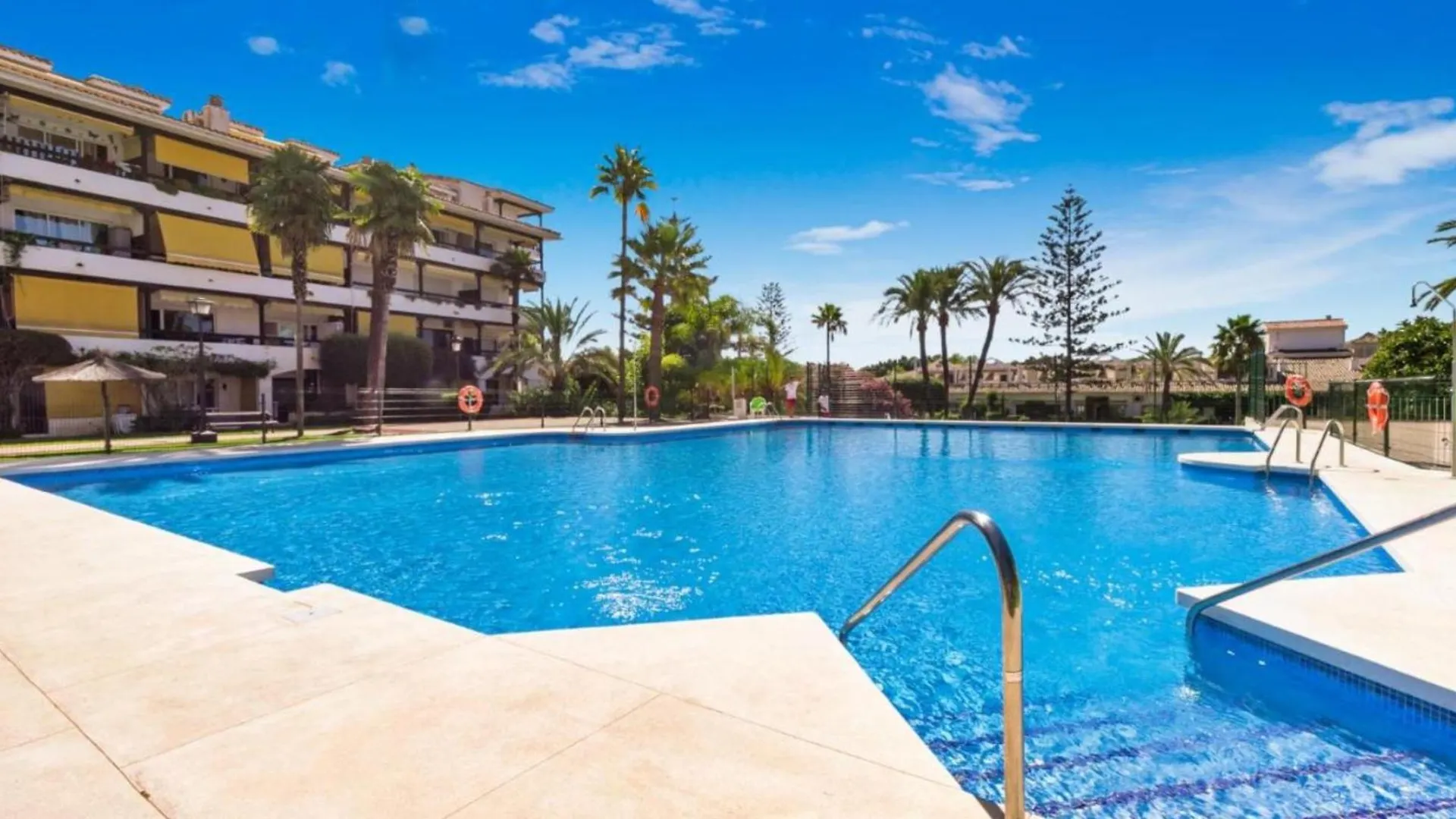 Iron House - Luxury Penthouse With Bathtub Apartment Marbella