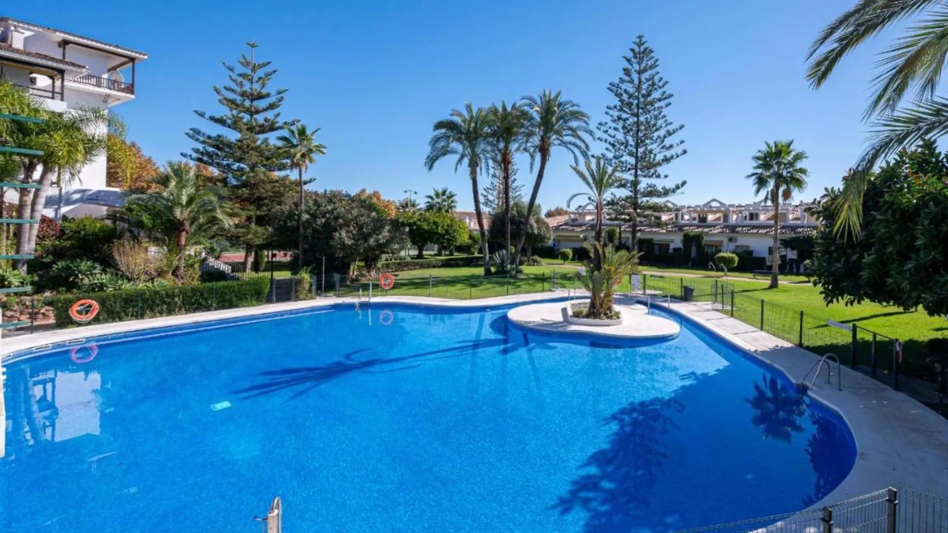 Iron House - Luxury Penthouse With Bathtub Apartment Marbella Spain