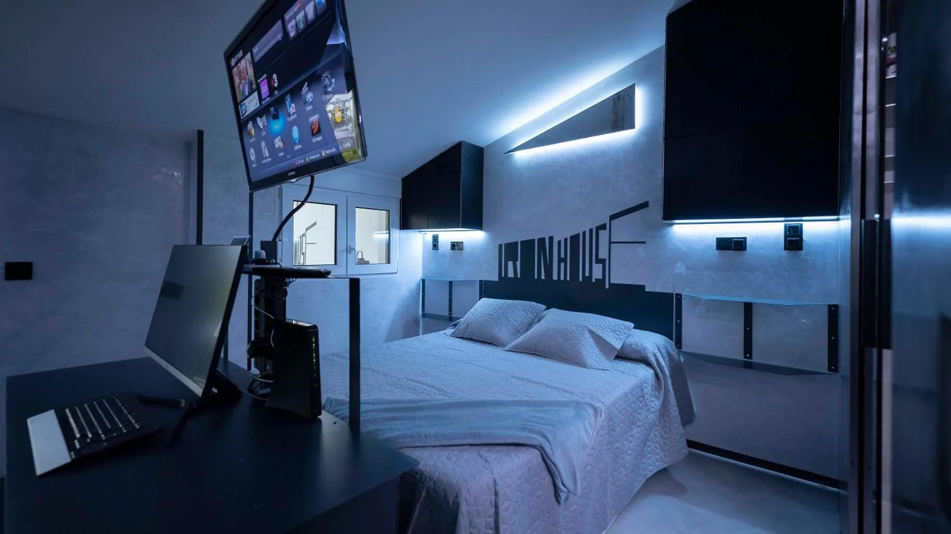 Iron House - Luxury Penthouse With Bathtub Apartment Marbella Spain