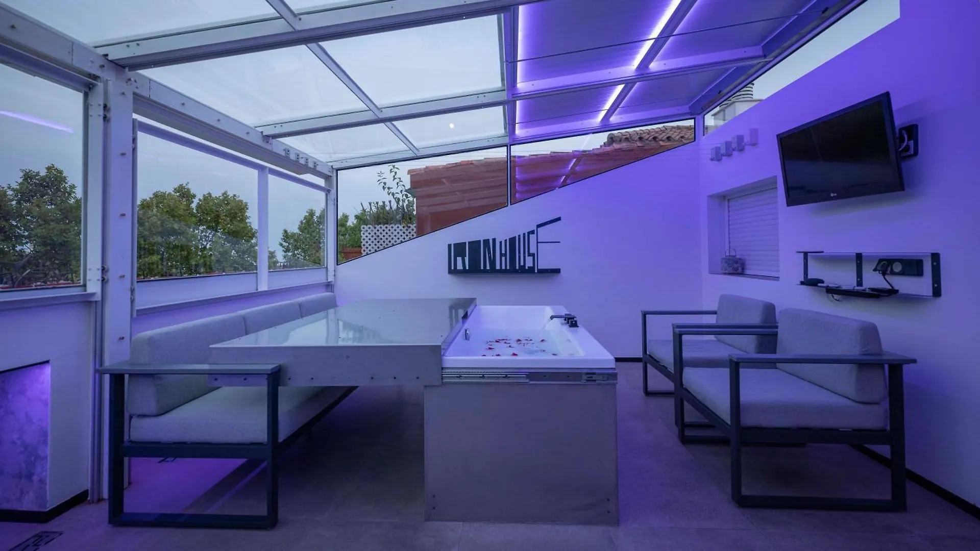 Iron House - Luxury Penthouse With Bathtub Apartment Marbella