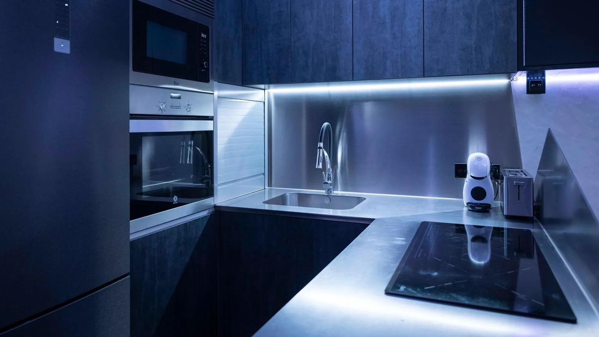 Iron House - Luxury Penthouse With Bathtub Apartment Marbella