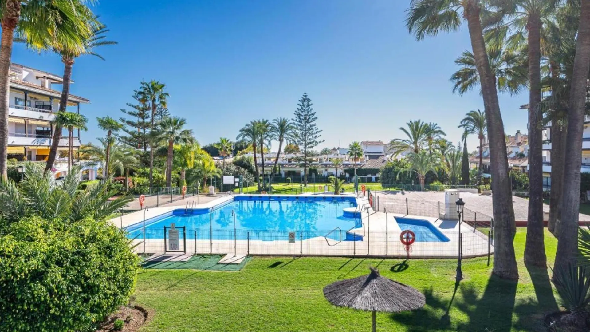 Iron House - Luxury Penthouse With Bathtub Apartment Marbella