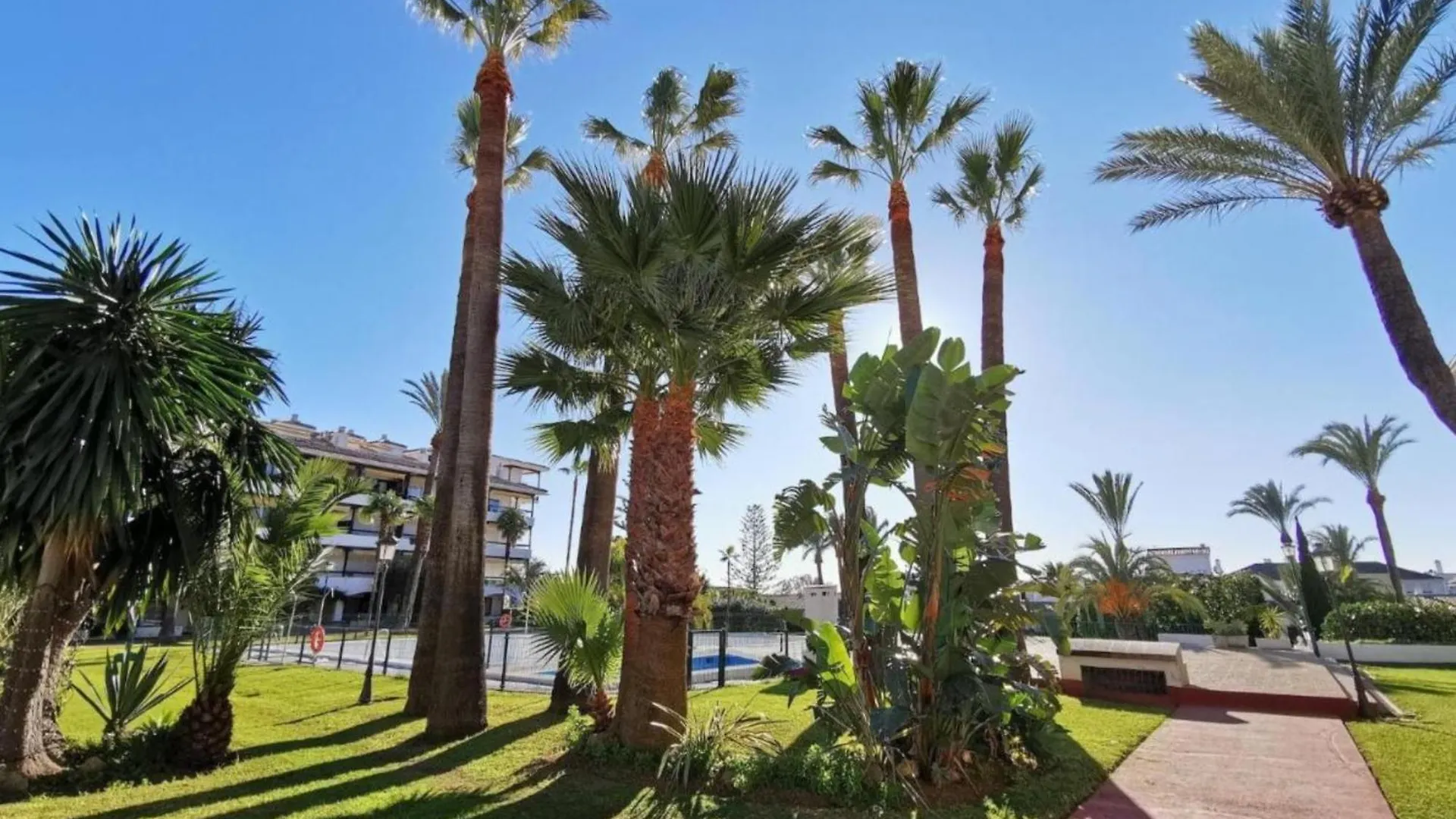 Iron House - Luxury Penthouse With Bathtub Apartment Marbella Spain