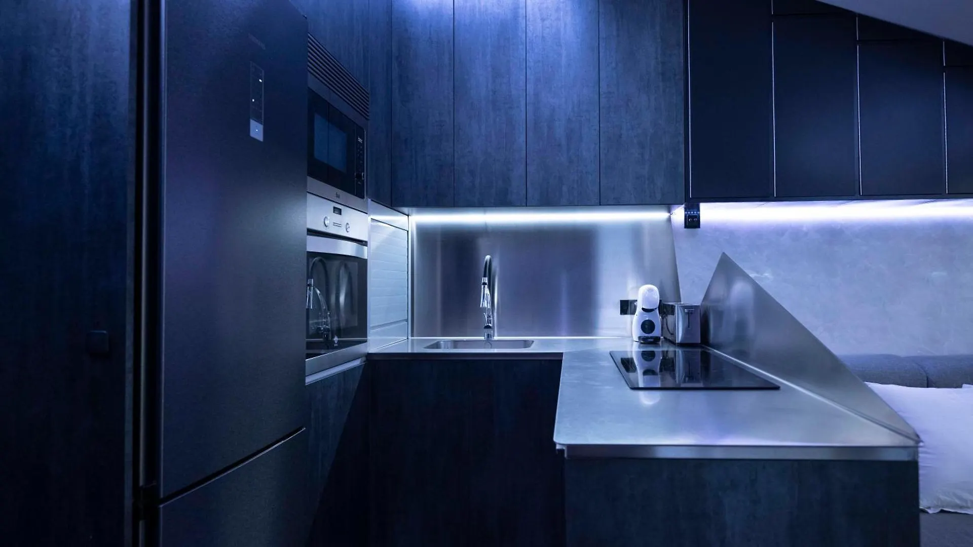 Iron House - Luxury Penthouse With Bathtub Apartment Marbella